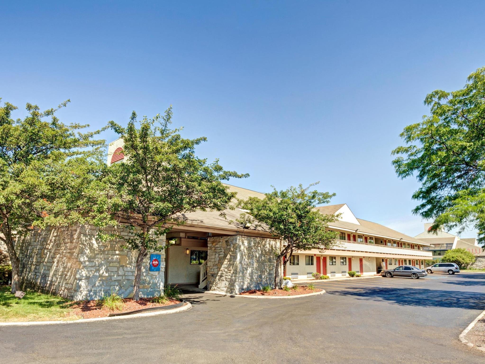 Days Inn & Suites By Wyndham Monroe Exterior photo